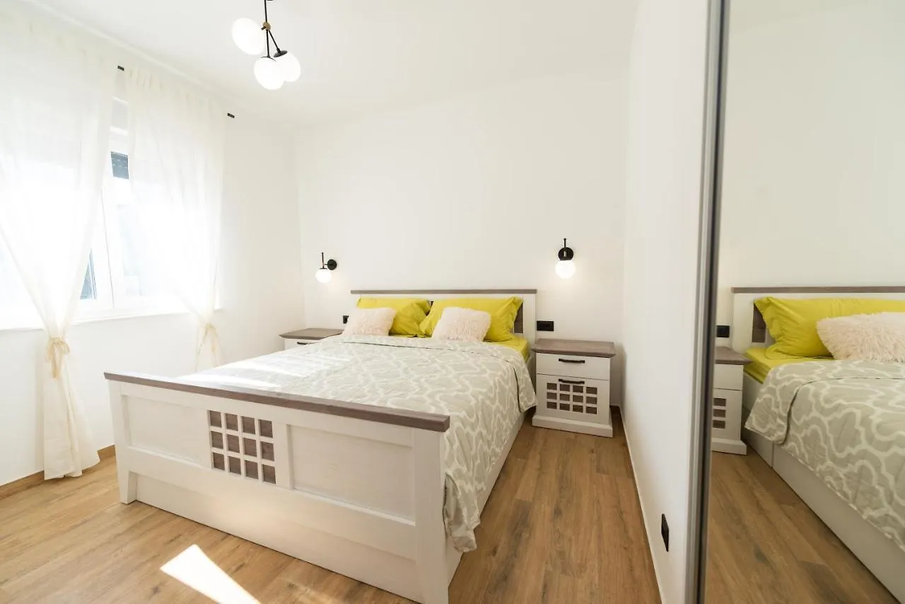 Modern Apartment With Swimming Pool Kastela