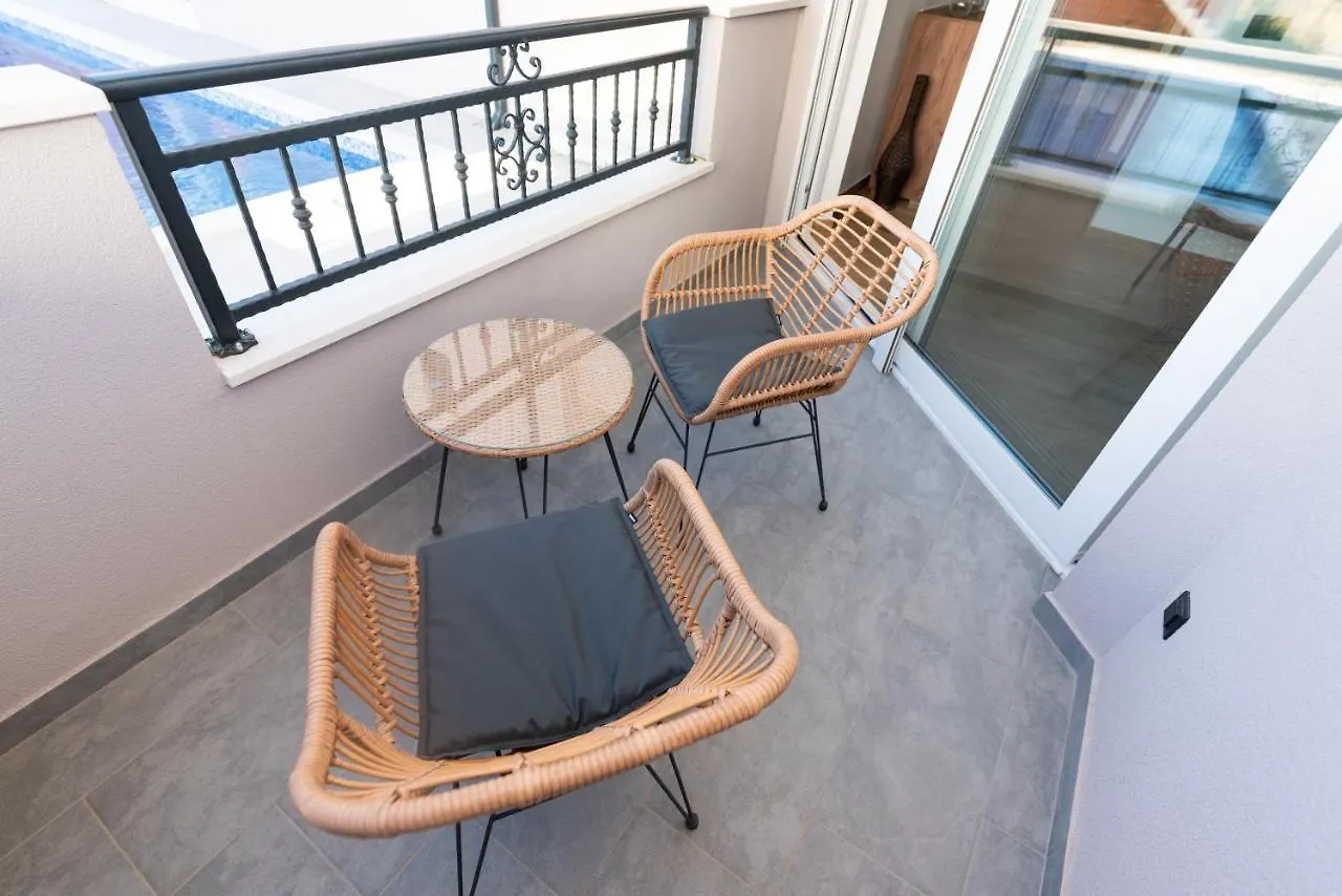Modern Apartment With Swimming Pool Kastela