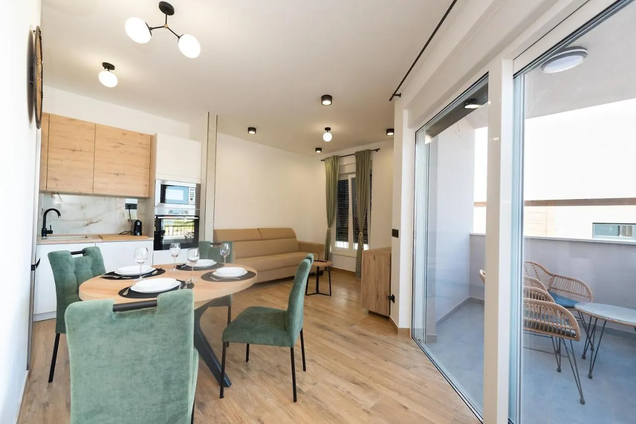Modern Apartment With Swimming Pool Kastela