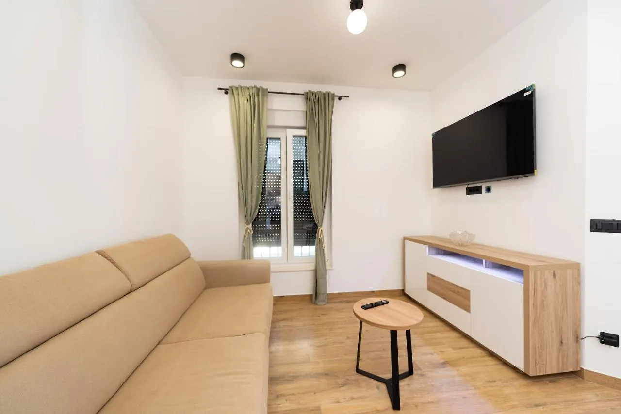 Modern Apartment With Swimming Pool Kastela Croatia