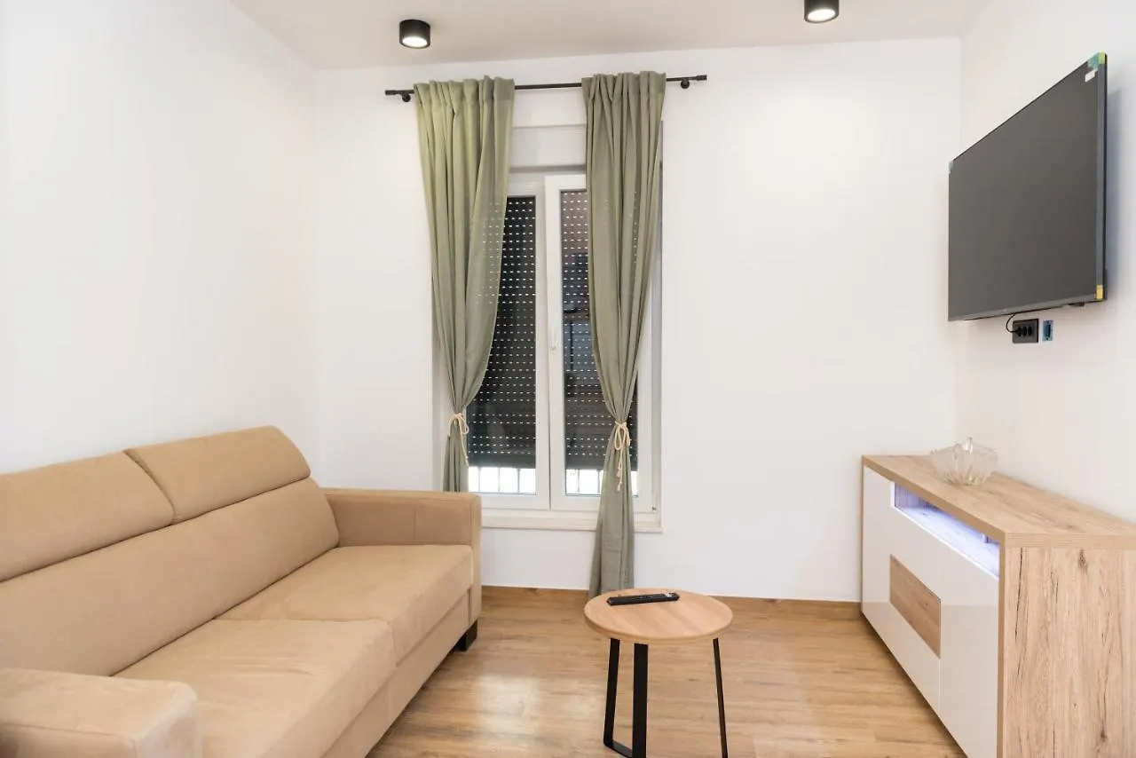 Modern Apartment With Swimming Pool Kastela