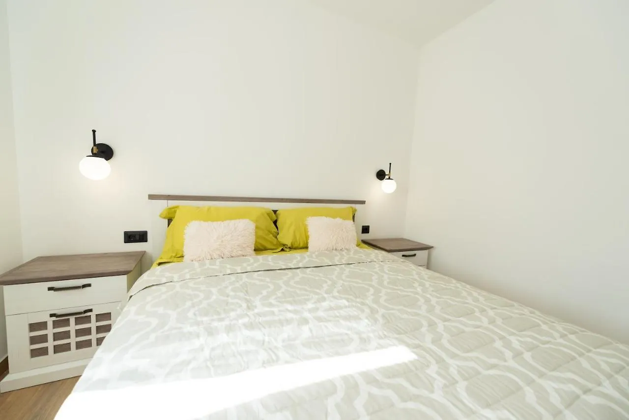Modern Apartment With Swimming Pool Kastela
