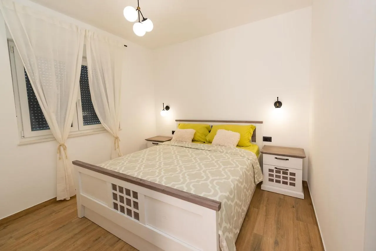 Modern Apartment With Swimming Pool Kastela