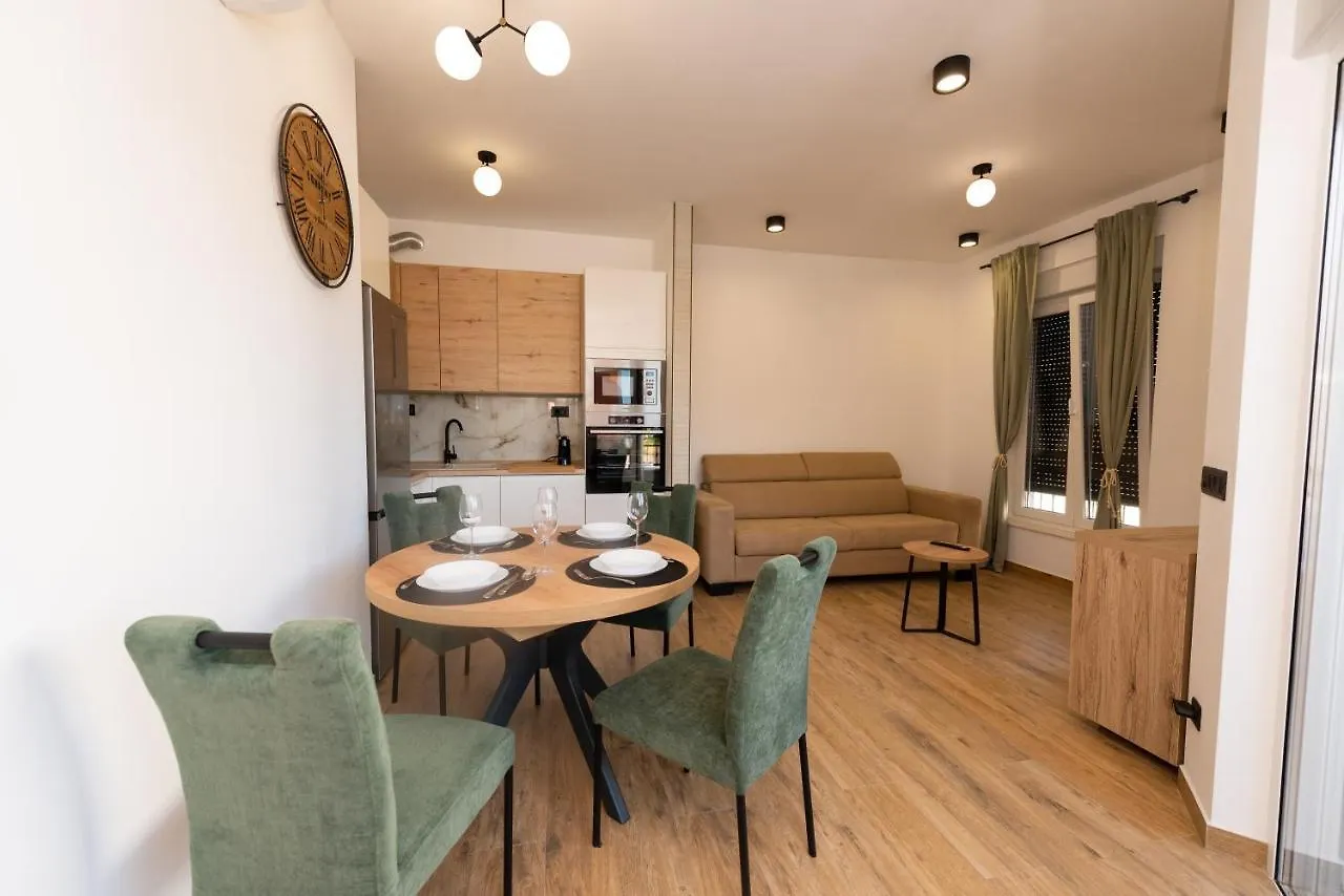 Modern Apartment With Swimming Pool Kastela