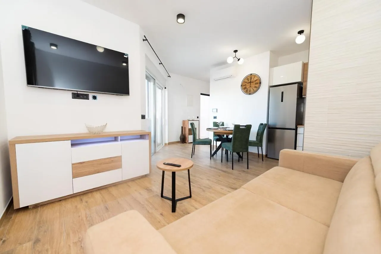 Modern Apartment With Swimming Pool Kastela