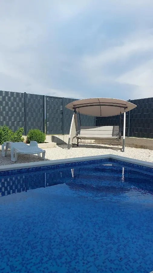 Modern Apartment With Swimming Pool Kastela
