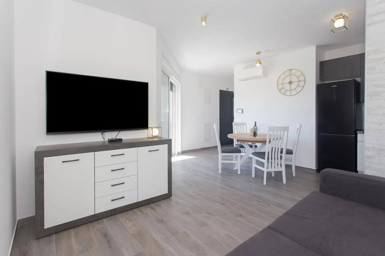 Modern Apartment With Swimming Pool Kastela