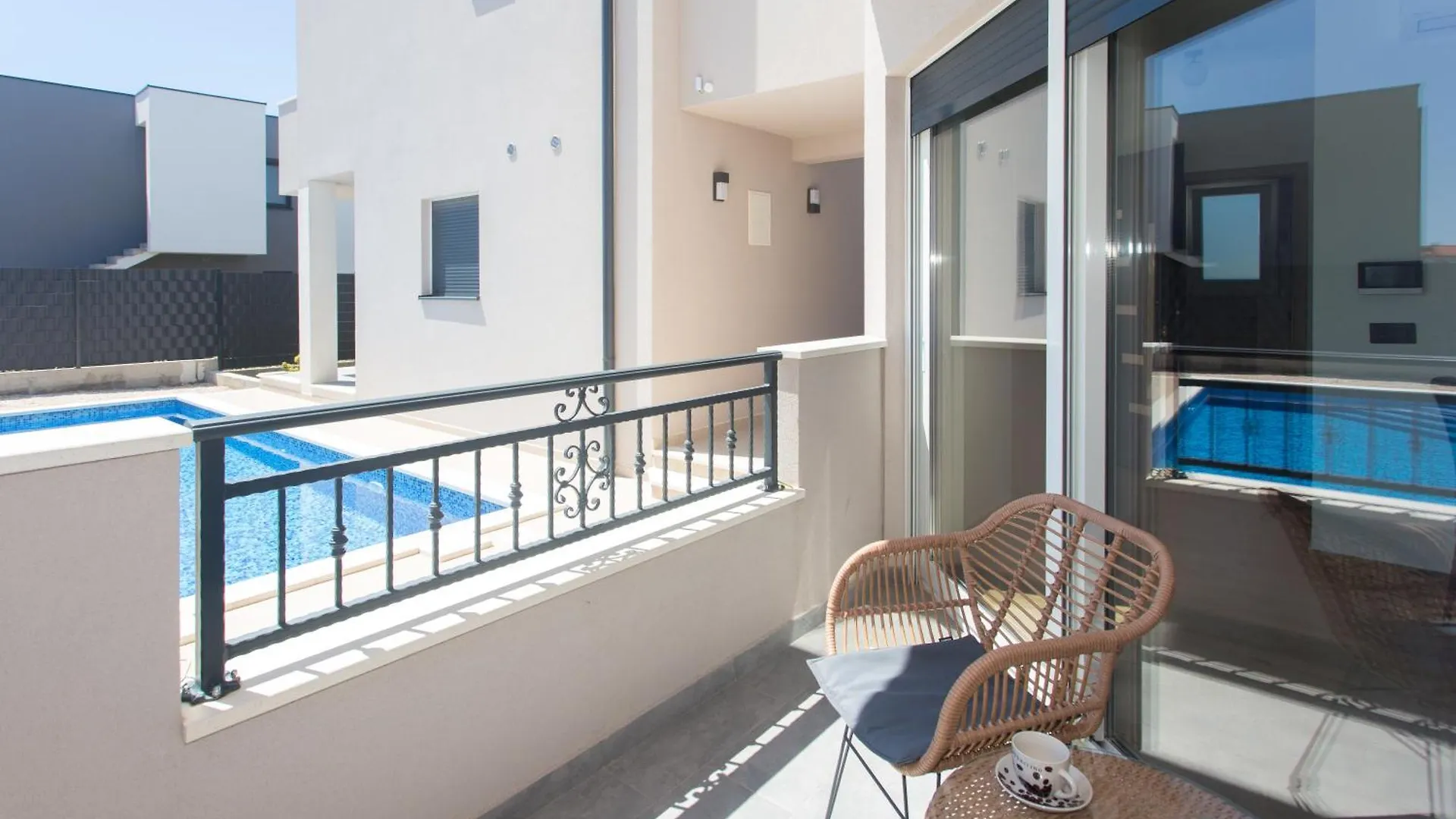 Modern Apartment With Swimming Pool Kastela