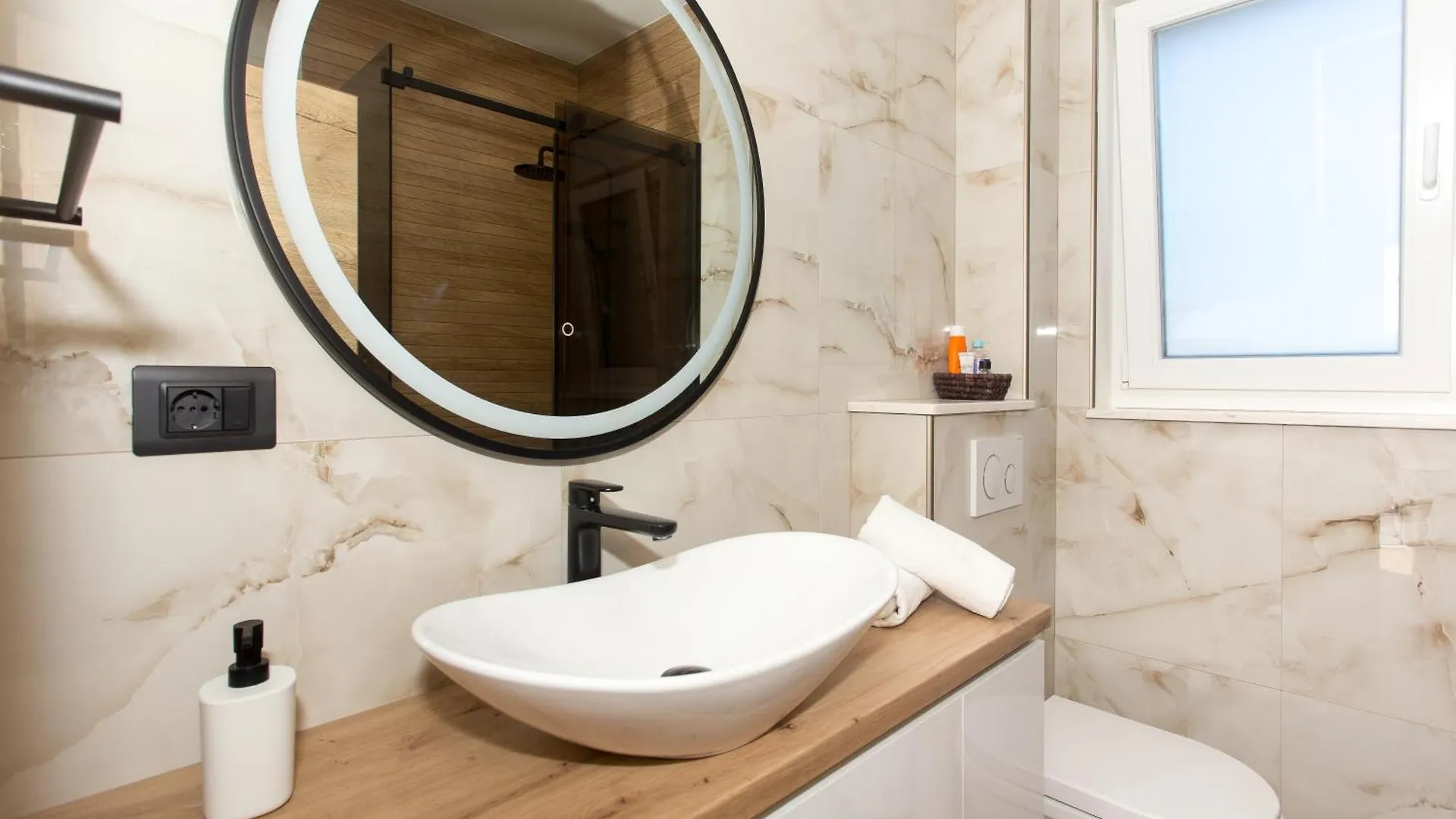 Modern Apartment With Swimming Pool Kastela