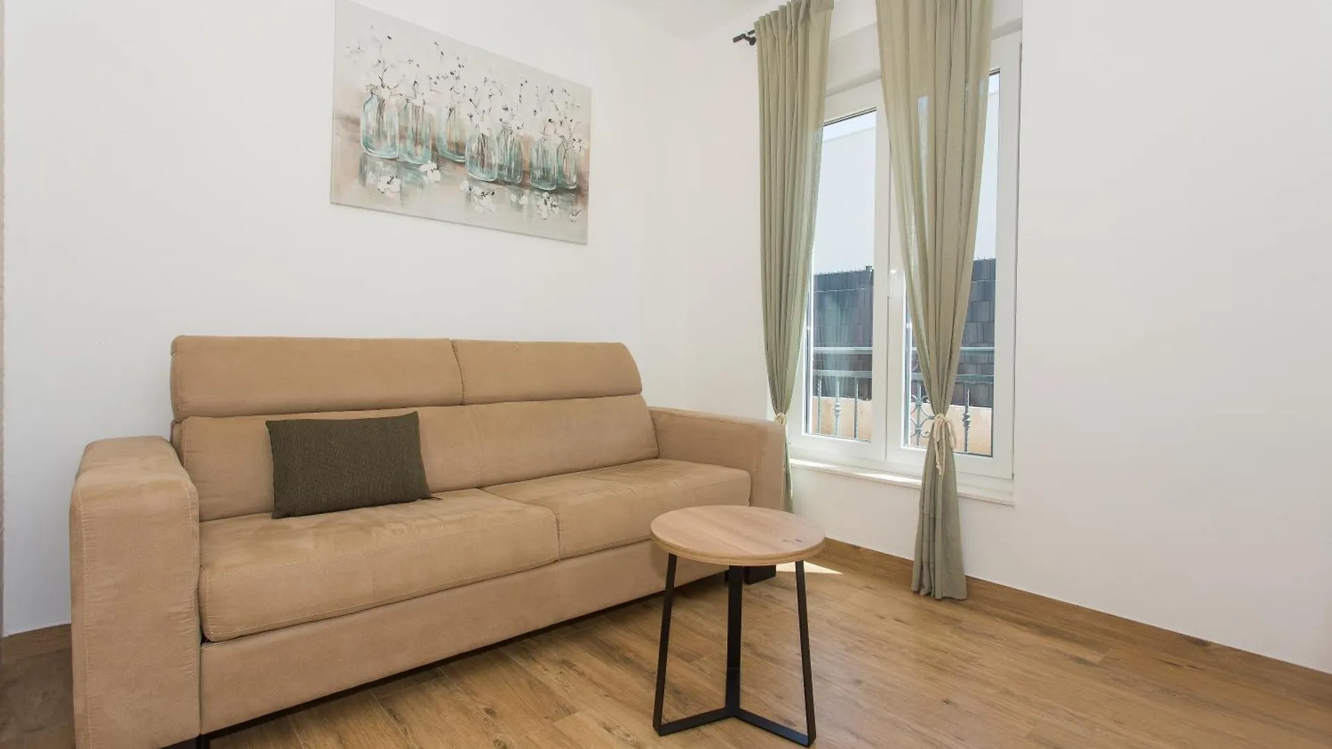 Modern Apartment With Swimming Pool Kastela