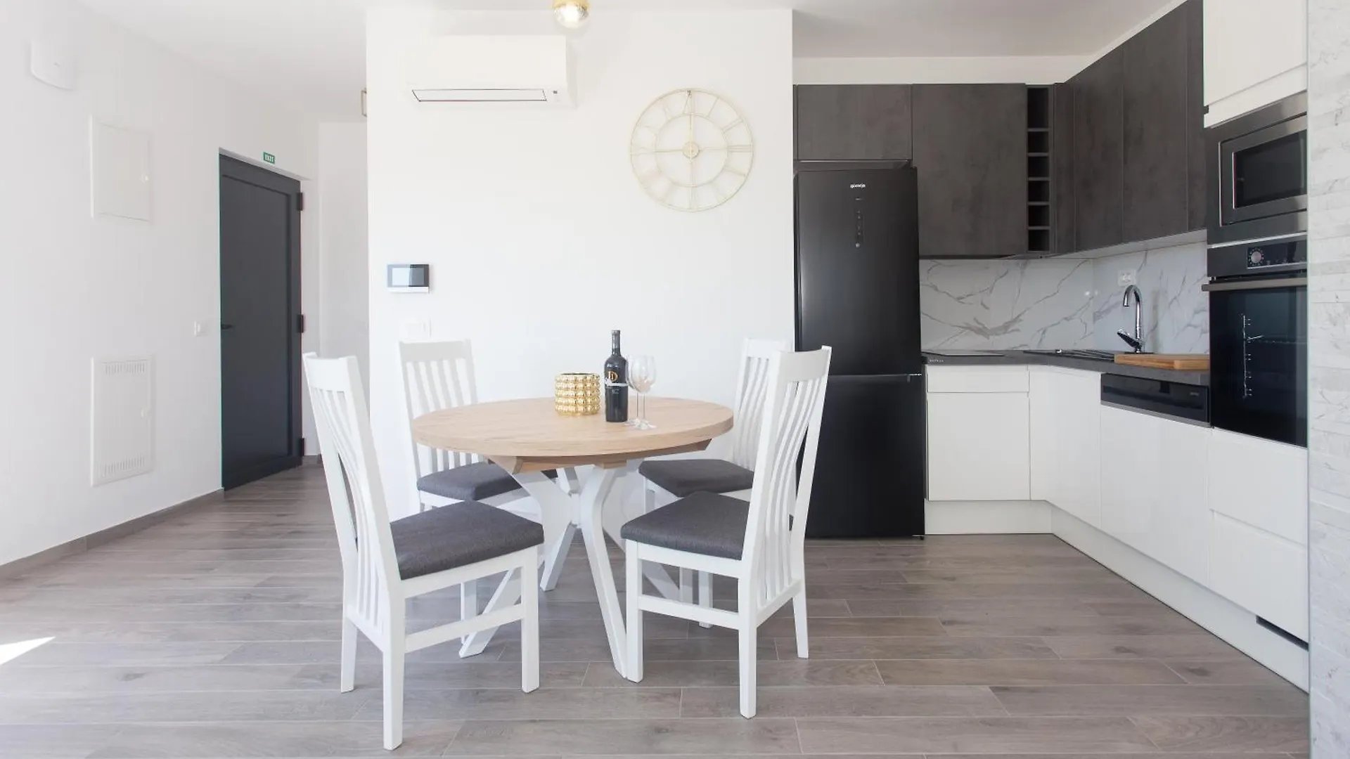 Modern Apartment With Swimming Pool Kastela