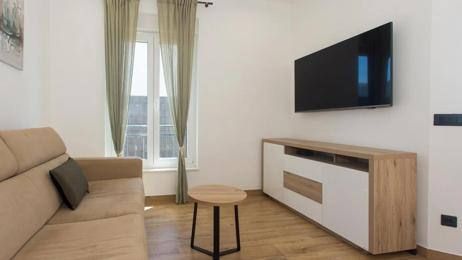 Modern Apartment With Swimming Pool Kastela Croatia