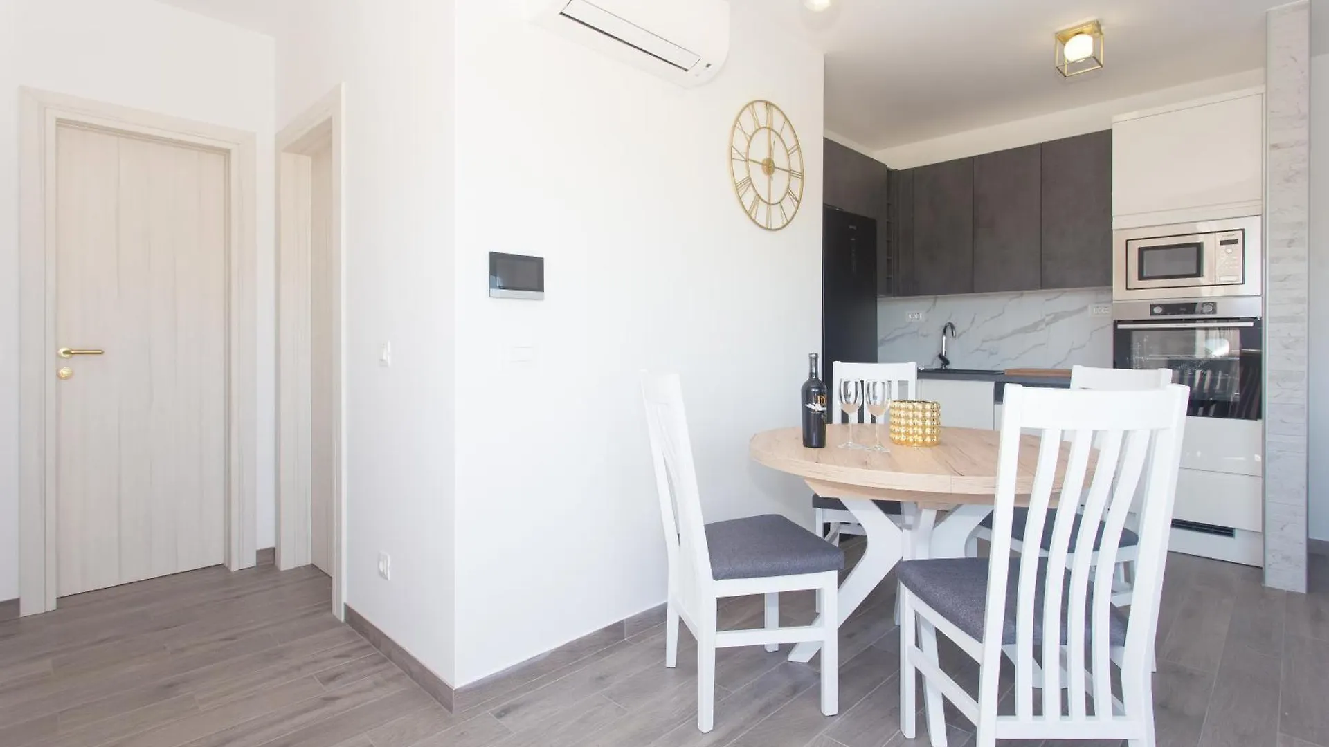 Modern Apartment With Swimming Pool Kastela