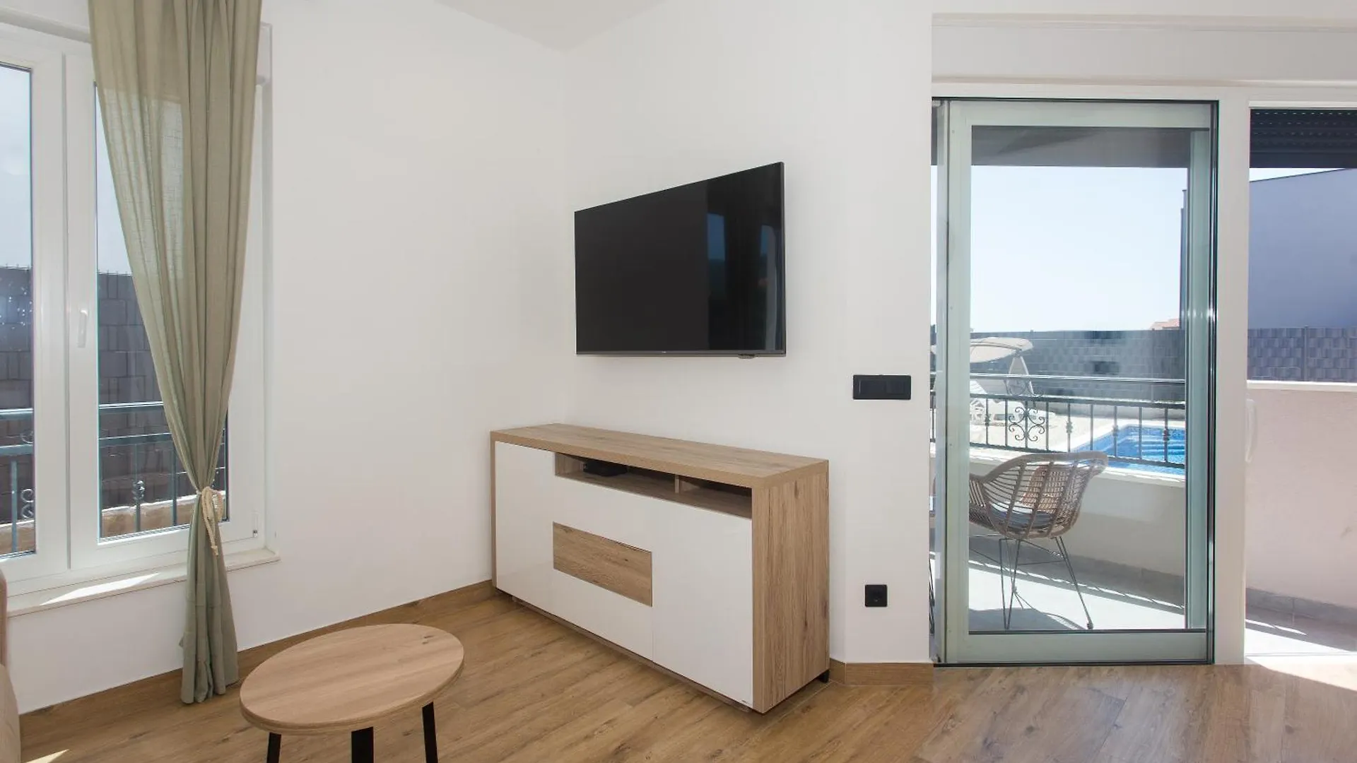 Modern Apartment With Swimming Pool Kastela
