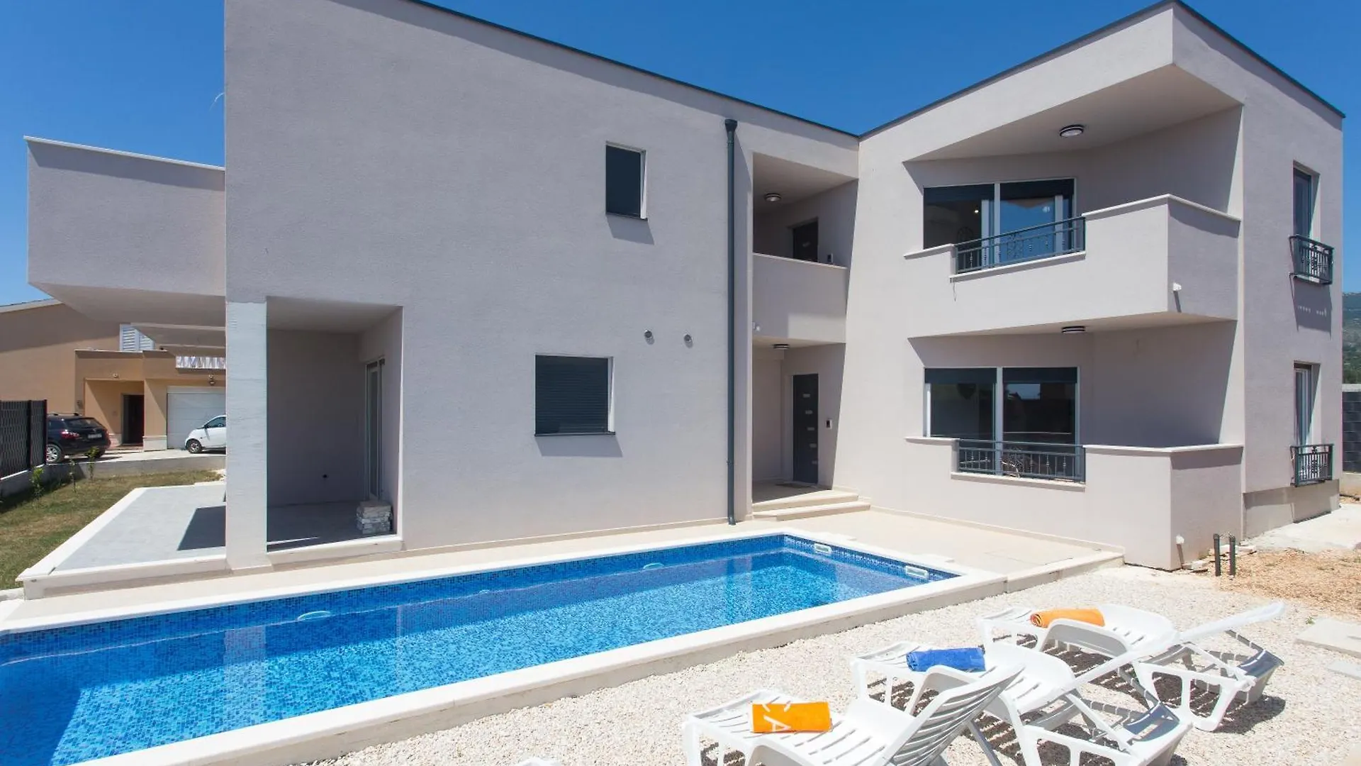 Modern Apartment With Swimming Pool Kastela