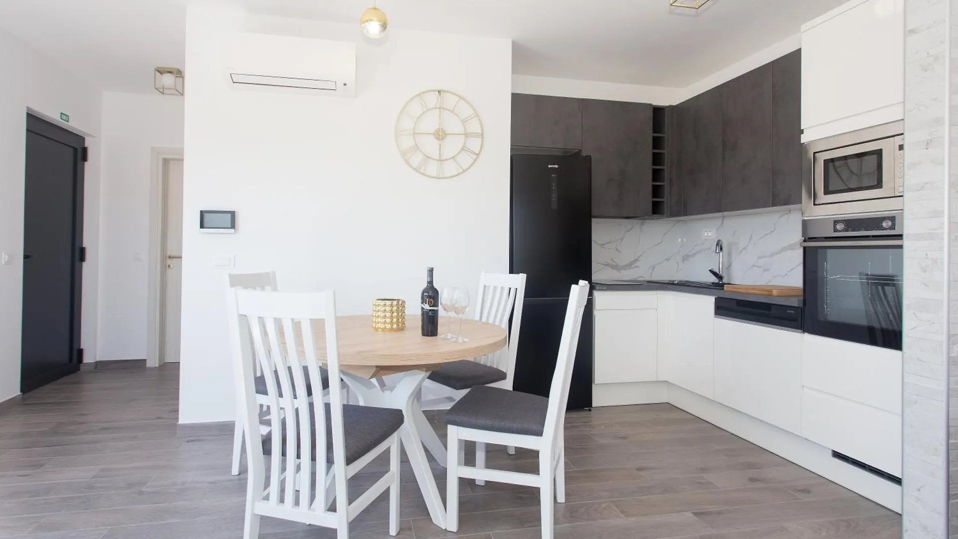 Modern Apartment With Swimming Pool Kastela